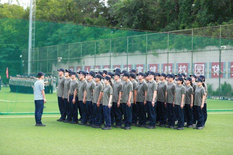 外住帐篷背后真相竟如此有趣！新葡京哈工大新生回应军训在野(图2)